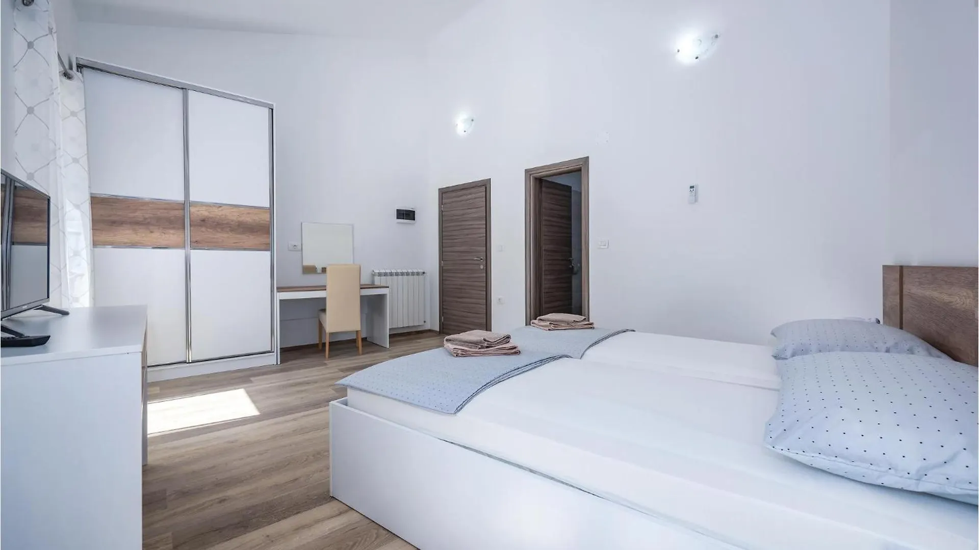 3 Bedroom Amazing Home In Plomin Holiday home